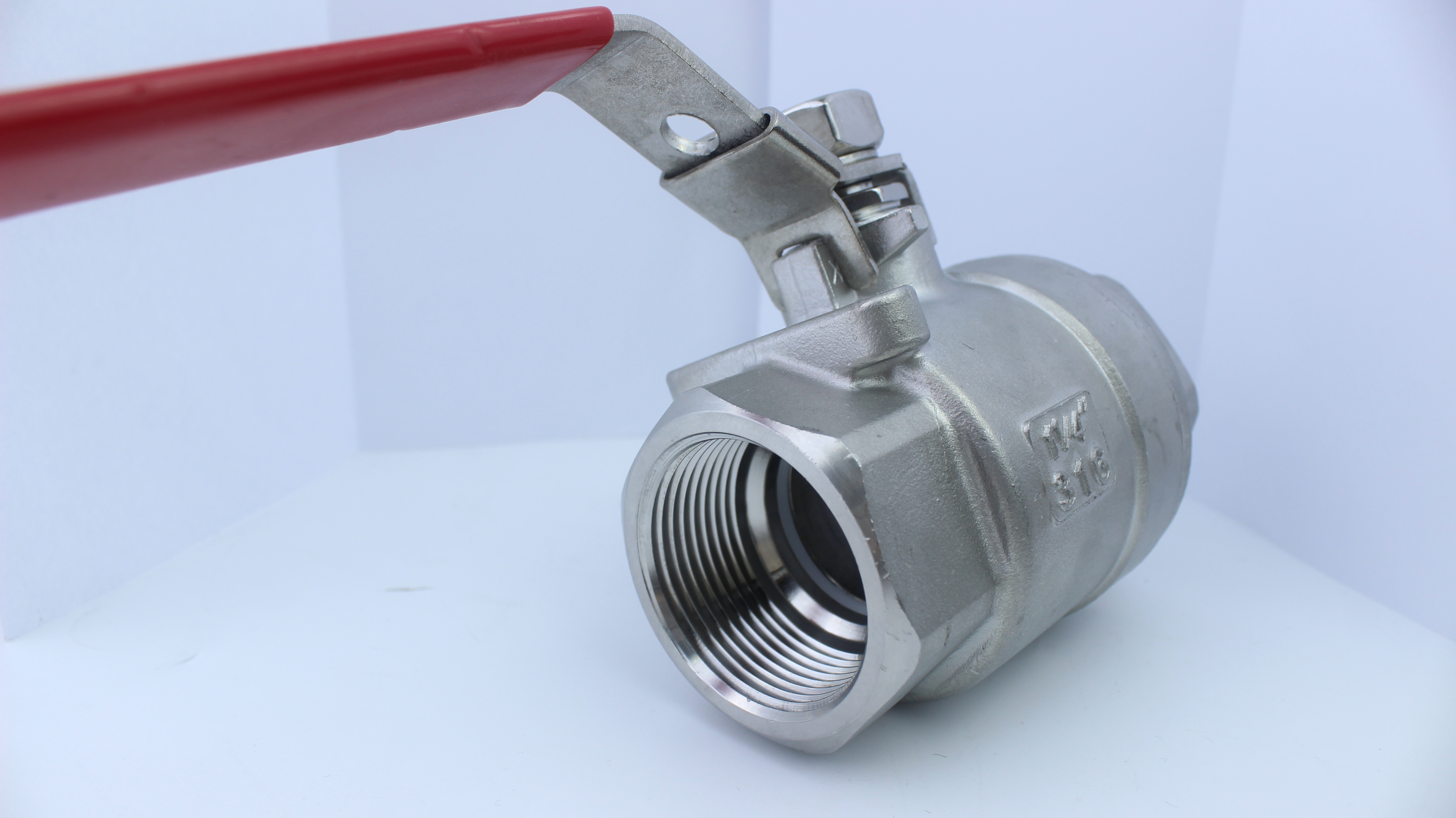 2 Pc Ball Valve Thread 2000 WOG